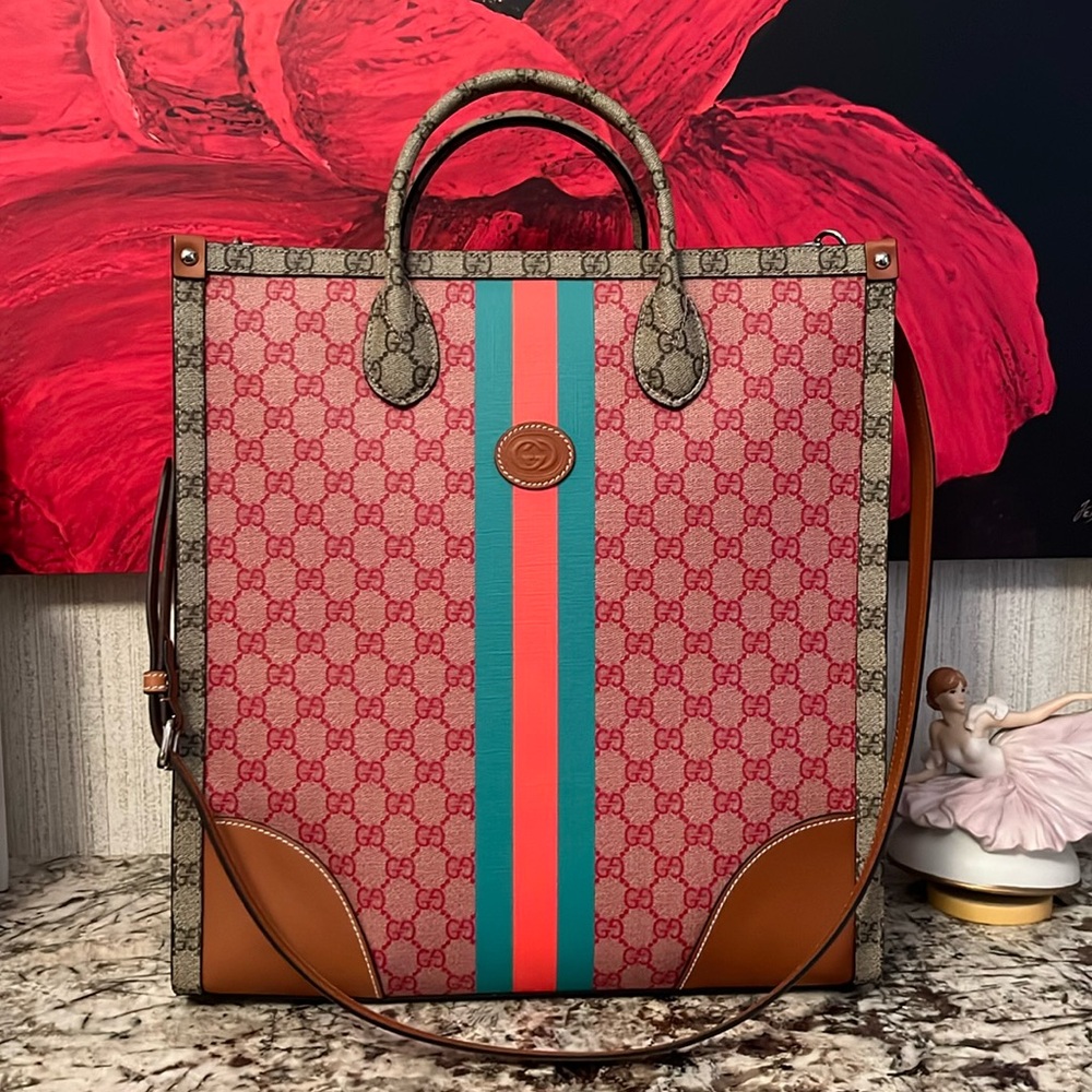 ❌SOLD❌Gorgeous Authentic GUCCI Supreme Multi Color Pattern Tote Bag!